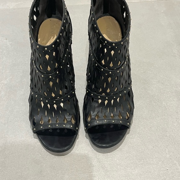 Black cage stiletto heels with gold stud accents. Ivanka Trump US 8.5 - Picture 2 of 6